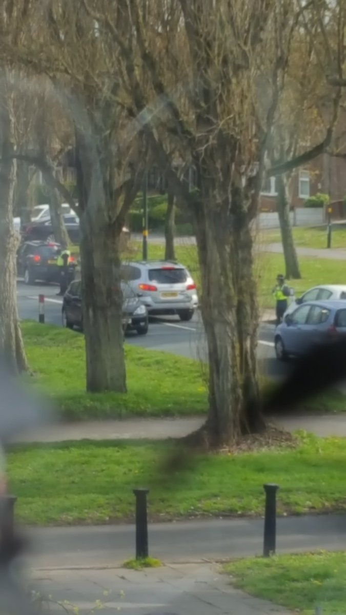 TonyBains's tweet photo. @BillesleyWMP look at Billesley' s finest #PcsoOwen and #PcsoYasin doing a bit of impromptu traffic control on Trittiford Road. . . They soon got things moving !!! https://t.co/NLBEFBbIic