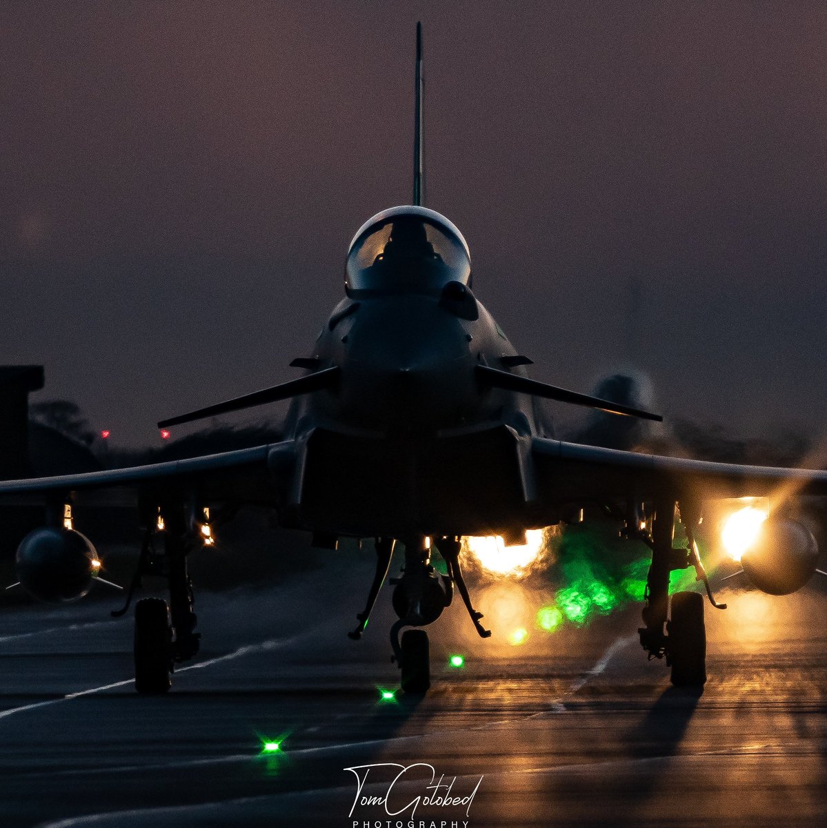 TomGotobed's tweet photo. @RafPhotog Coningsby nights https://t.co/9Zq6vrD4ow