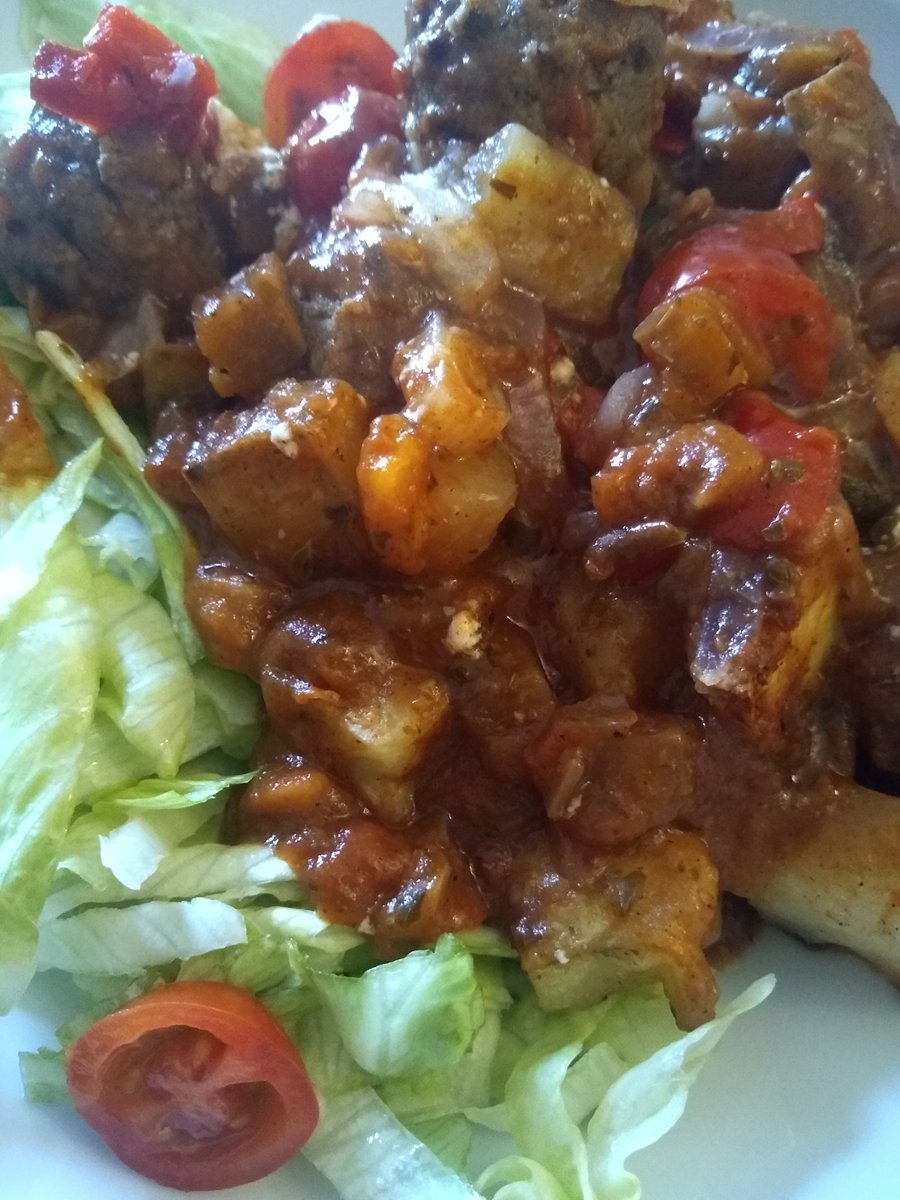 SwStickley's tweet photo. After a busy day with the kids on #easterholidays I popped to @IcelandFoods earlier to pick up dinner. @SlimmingWorld  moroccan meatball stew so no need to worry about the syns! #foodoptimising #busybusy #slimmingworld #TuesdayThoughts https://t.co/yXNkn6FMys