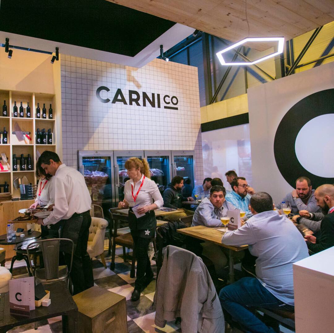 carnicomadrid's tweet photo. Estamos a tope en el Salón Gourmets de Madrid💥💪🏼 #carnesmadrid, #carniceríagourmet, #carnico, #meatporn, #meat, #carnedelafinca, #carnedelafelicidad, #carniceriamadrid https://t.co/c9dt1m1D39