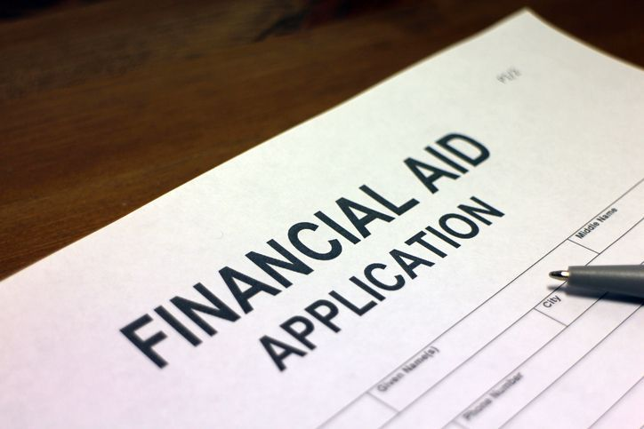 insidehighered's tweet photo. There are struggles for some students to get access to the aid they need. One is that lower income students don't have readily available info about their finances. Another is that many find it discouraging to be selected for an add-on visit/discussion #IHEcompletion https://t.co/viB3Rn1wxi