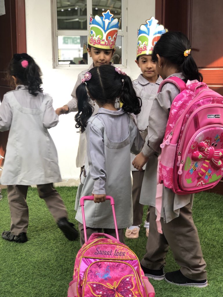 يا له من فرح عندما ترى أمي إنجازي وتعلو محياي إبتسامة رائعة تأسر القلب وتقر بها العين 😍😍
الفرحة غامرة بتتويج العبقريتان أمل البروانية وشذى الجهضمية بتاج التفوق

#عباقرة #مركز_العيسري #العامرات
#نعدهم_للحياة