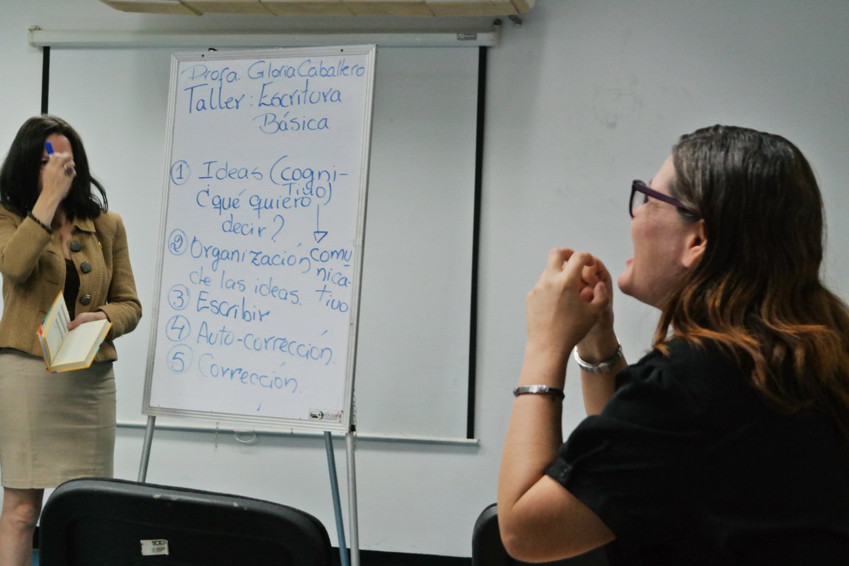 sacs_ve's tweet photo. #09Abri // Así se continua en el tercer taller de escritura básica para incrementar el conocimiento de nuestros trabajadores, donde los puntos a tratar fueron, signos de puntuación #SACSAvanza https://t.co/BM4zk7JtzQ