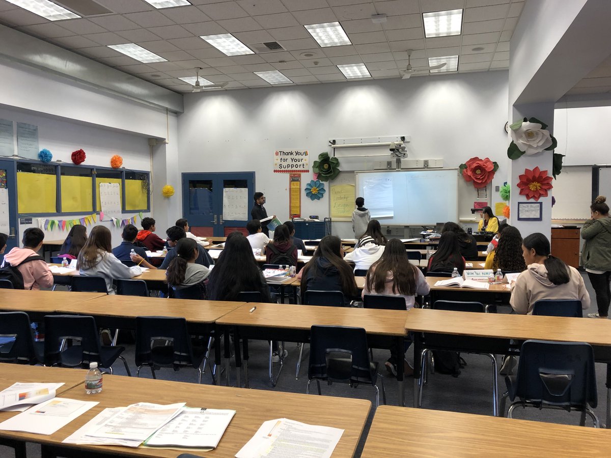 ClarkMiddleSD's tweet photo. Clark's 8th Grade College Avenue Compact Scholars @hhscollegeave attending PSAT Prep classes this week during their Spring Break! Next year, they will take the PSAT in the fall at @hooverhigh29 during College Prep Day. #makingcollegepossible #stayinthehoovercluster https://t.co/94oSyQMJKW