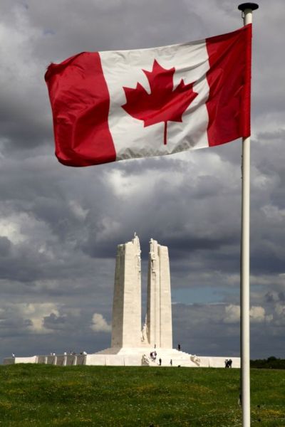 Never forgetting the courage & sacrifices made 102 years ago at Vimy Ridge. Thanks to all those past & present who wear our Canadian uniform with pride. #CanadaRemembers #VimyRidgeDay