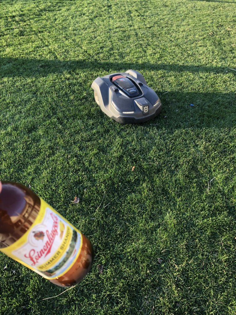 stevebunchii's tweet photo. Mowing... #husqvarna #mowing #summershandy https://t.co/Zghbb7itIT
