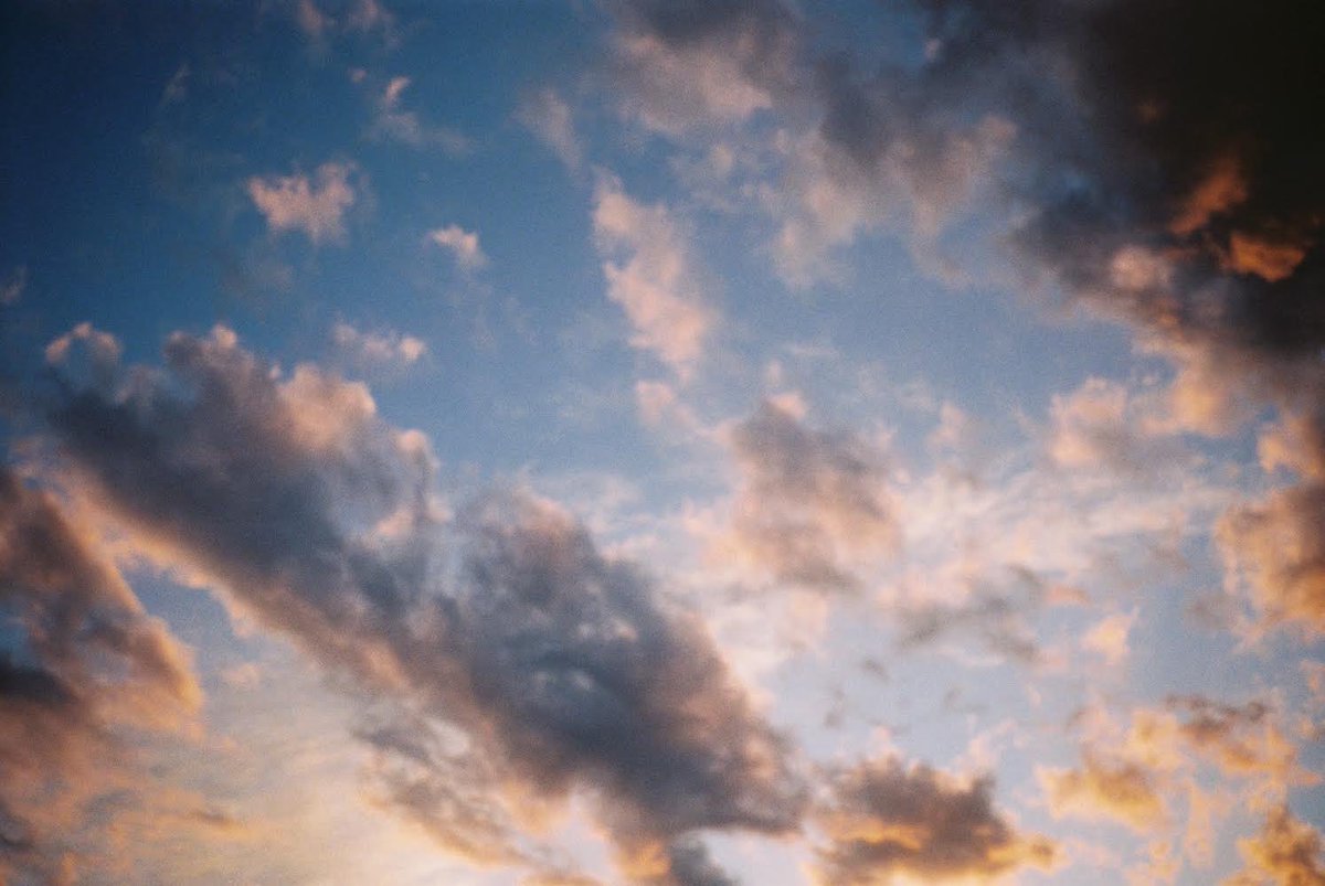 bagelmiei's tweet photo. この間フィルムで撮った夕焼け、個人的に最高なんですが、どうでしょうか！
#konicac35 #firm #firmcamera https://t.co/bkmaPPpNHY