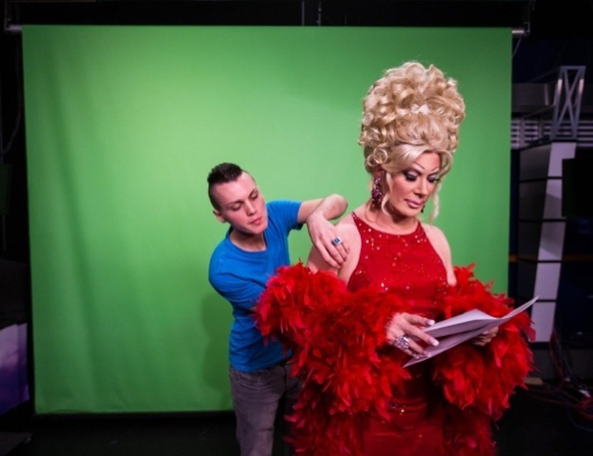 Making some magic! ✨  #vegas #strip #famous #FrankMarino #fabulous #style #divaslasvegas #superstar #Diva #LasVegas #sincity #lasvegasheadliner #makeup #dragqueen