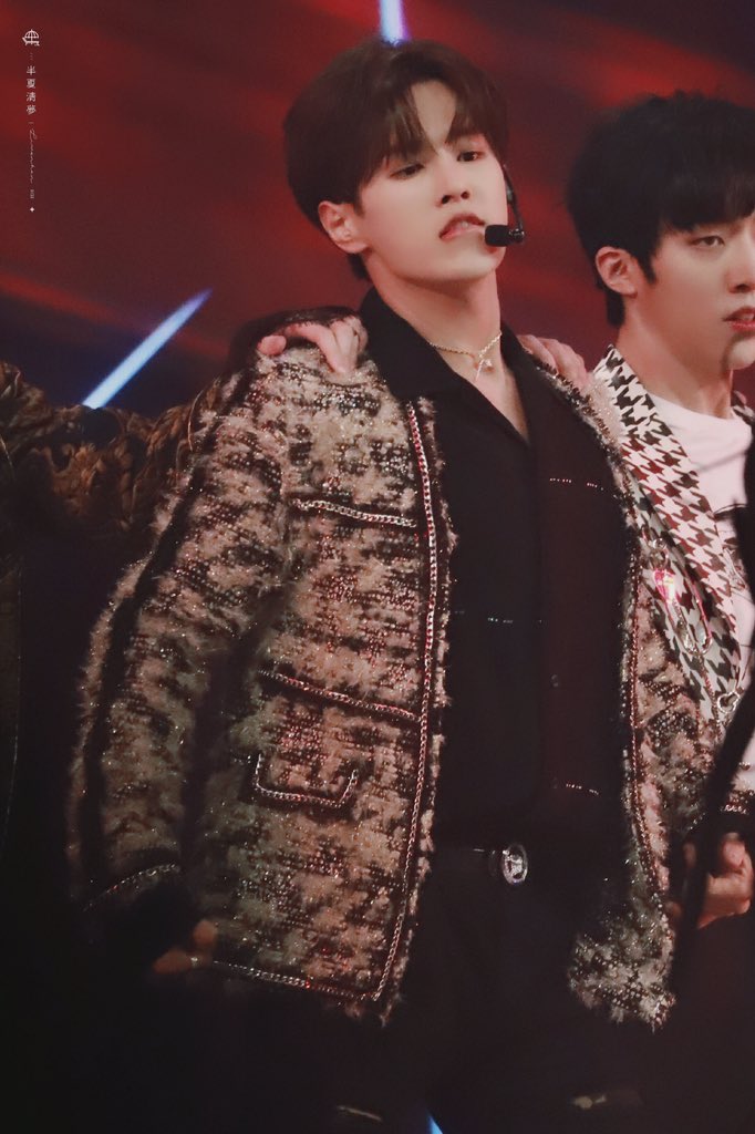 rustcracks's tweet photo. @UNINE_official Li Wenhan love you. https://t.co/YhpCWvGHXX
