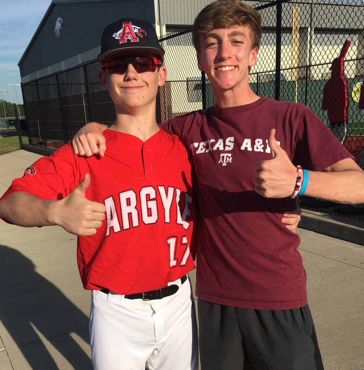 Team413784304's tweet photo. Team 4 out supporting JV Baseball on this wonderful sunny Tuesday afternoon‼️🥇⚾️ @argylegridiron https://t.co/Ps6FJiPlFj