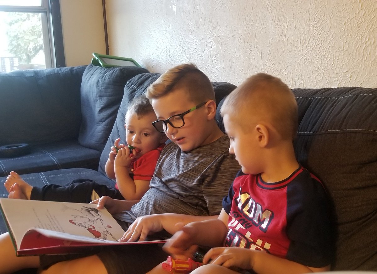 nickiamae's tweet photo. Reading to his cousins ❤ #cousins #letsread20 https://t.co/eQddkPpmc1