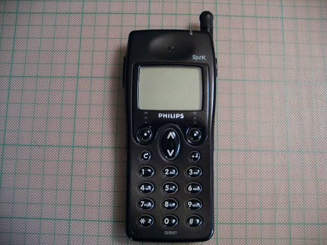 MzansisHP's tweet photo. Drop A Pic of Your #FirstCellphone #Follow Everyone who likes it 😅 I'll Start: Philips Spark #SAUnited #Follow4followback https://t.co/3GpMSZDAeZ