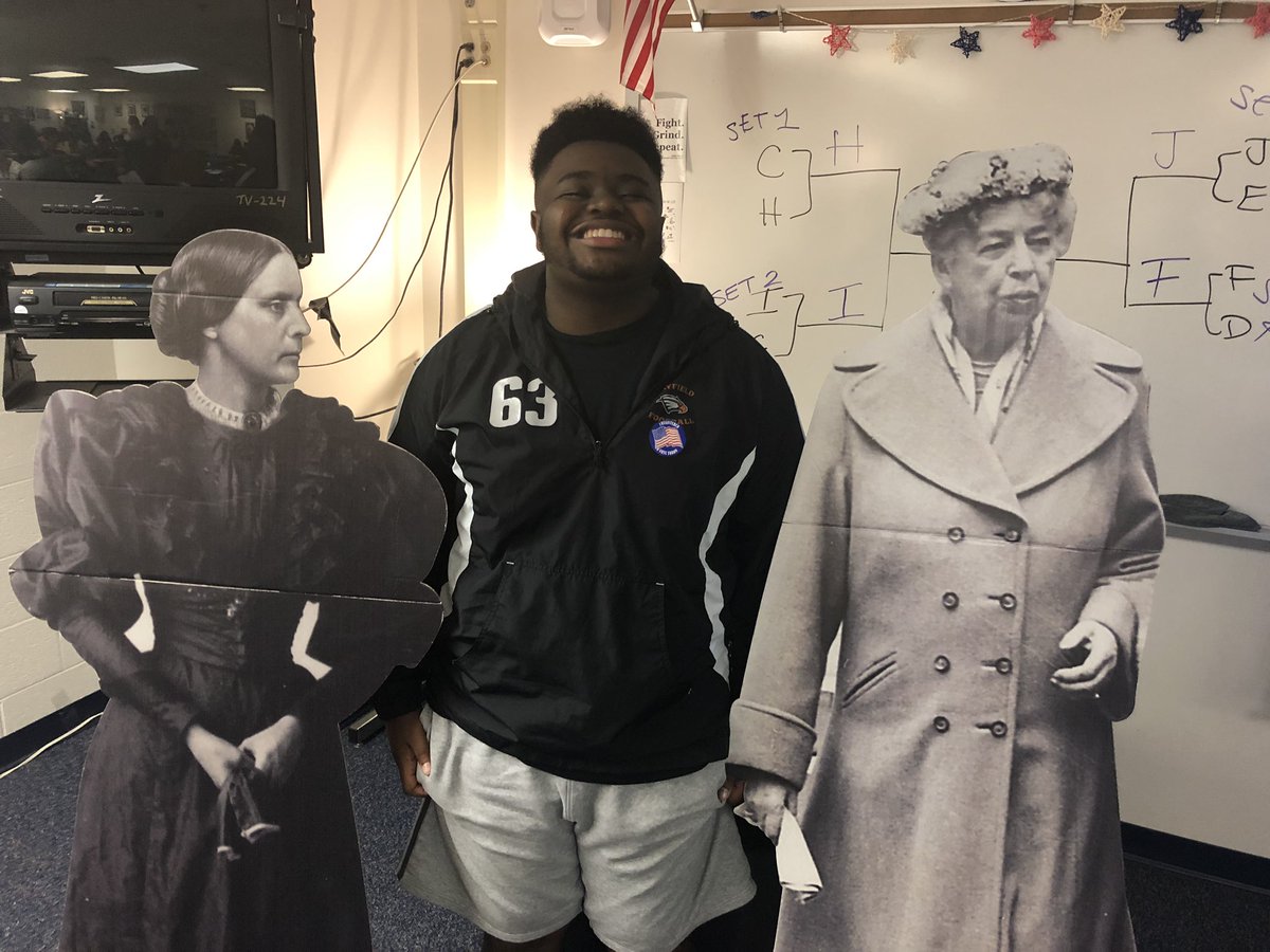 DougZywiol's tweet photo. Thank you to the @LWVFairfax for visiting every Senior classroom at Hayfield over the last two days. They registered hundreds of new voters!! 🗳 ✔️ 
#FCPSVotes 

@FCPSHayfieldSS 
@FcpsSocial https://t.co/vYJoTMyxiO
