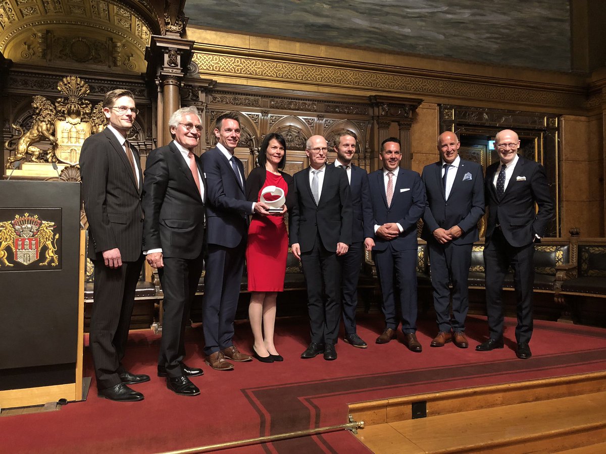 HH_BWI's tweet image. And the Hanseglobe goes to #LidlSchweiz and @pakadoo_de #logistics at its best. Congratulations!