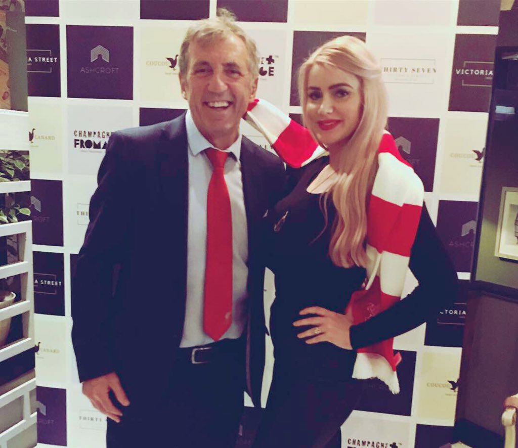 ashcroftLpool's tweet photo. We loved having Alan with us today @ashcroftLpool and great to see @emma_lousha @DaveThePapLpool as always #Liverpoolfc #tuesday Pre match meals available for Liverpool games  ⚽️ DM for info @LFC @emm https://t.co/6T336zrGko