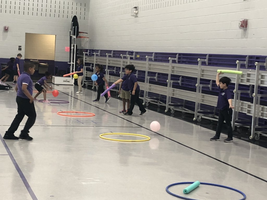 JennieLGraves's tweet image. Striking the balloons with noodles. @MrsTroxclair #GravesPEJourney #PhysEd #IPSBproud @OPENPhysEd @LA_HPERD @LAFitKids @SSWorldwide @pecentral