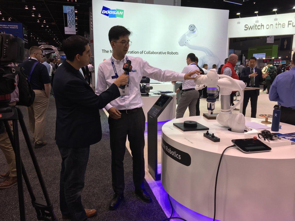 IndustrialSage's tweet image. Hands-on robot demo at #DoosanRobotics booth at #ProMatShow ⁦@poweredbymhi⁩ #robots #tradeshowmarketing