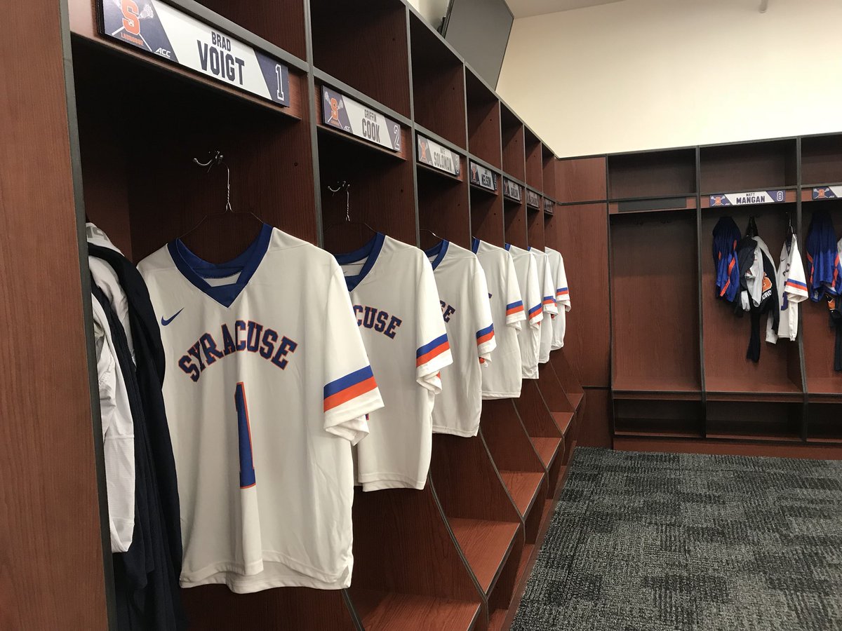 Oh btw.... we’re rocking new throwbacks tonight 😍😍