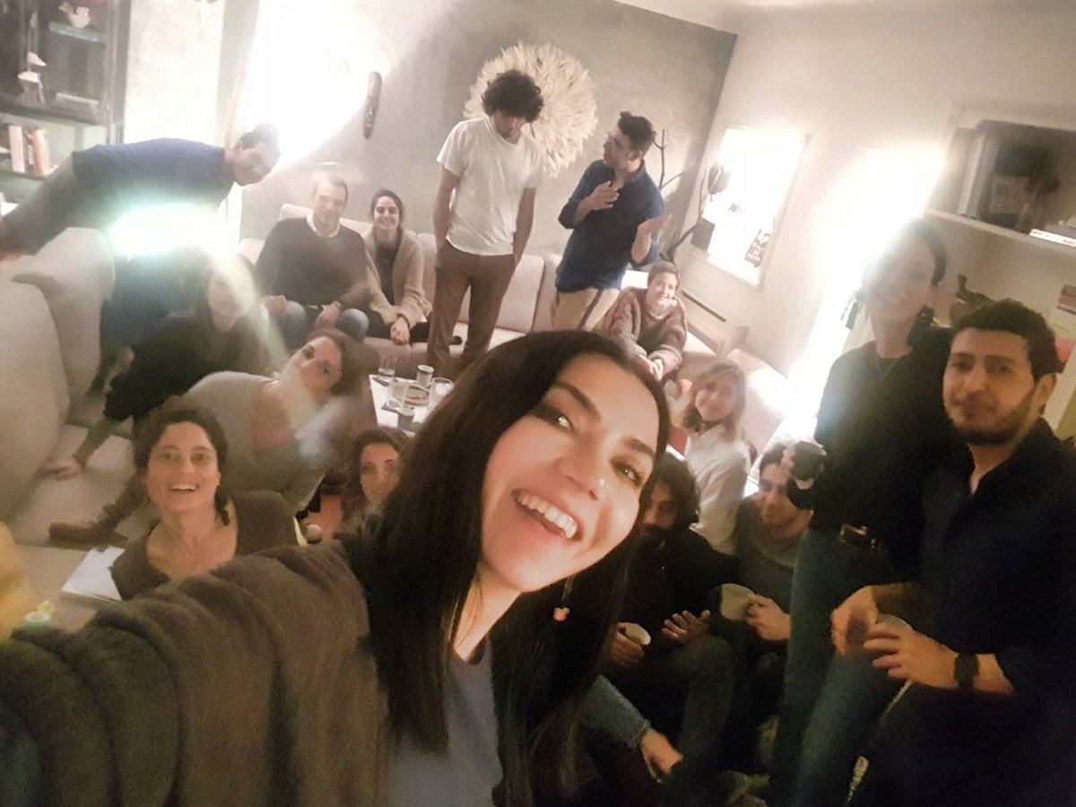 gençlik evlerde toplanıp konuşup tartışıyor, tabi eğleniyor da:) 

#Mazbatamızıverin #Masiva