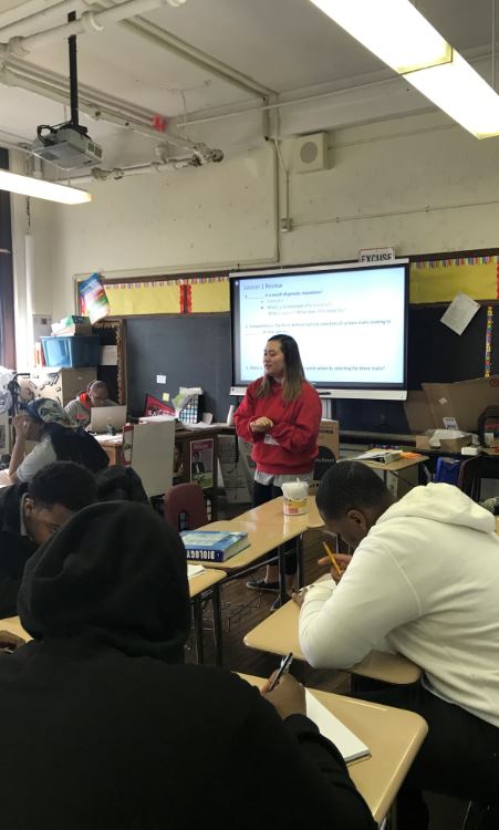 SJUscienceout's tweet photo. "SJU Science Outreach helped me become a better student as well as a teacher and open my eyes to a bigger world filled with wonderful science." Jacinta '20 LINKS Fellow working with 10th grade honors biology students at Overbrook HS. https://t.co/0C1pUYsTx3