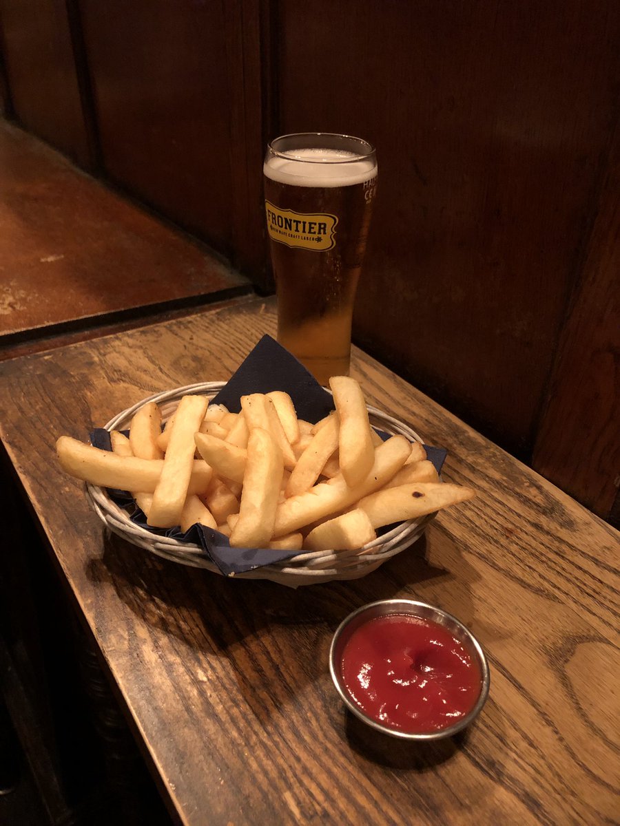 sjfox_nz's tweet photo. Day 3 @OxfordASPIRE #OxfordCulturalLeaders a full day inspired by @michael_smets and then the spectacular @OBGHA for a gin tasting celebrating partnership with @thespiritoftoad #physicgin capped of with lager and chips in the @inn_the_bear pub https://t.co/M2Uariw8A8