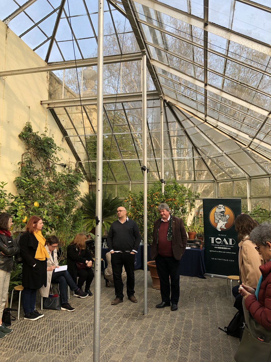 sjfox_nz's tweet photo. Day 3 @OxfordASPIRE #OxfordCulturalLeaders a full day inspired by @michael_smets and then the spectacular @OBGHA for a gin tasting celebrating partnership with @thespiritoftoad #physicgin capped of with lager and chips in the @inn_the_bear pub https://t.co/M2Uariw8A8