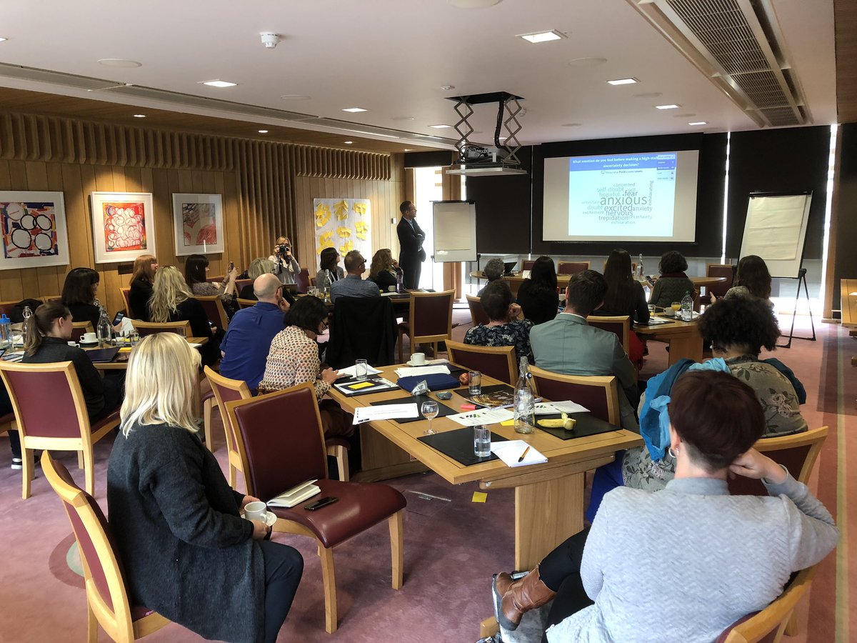 sjfox_nz's tweet photo. Day 3 @OxfordASPIRE #OxfordCulturalLeaders a full day inspired by @michael_smets and then the spectacular @OBGHA for a gin tasting celebrating partnership with @thespiritoftoad #physicgin capped of with lager and chips in the @inn_the_bear pub https://t.co/M2Uariw8A8