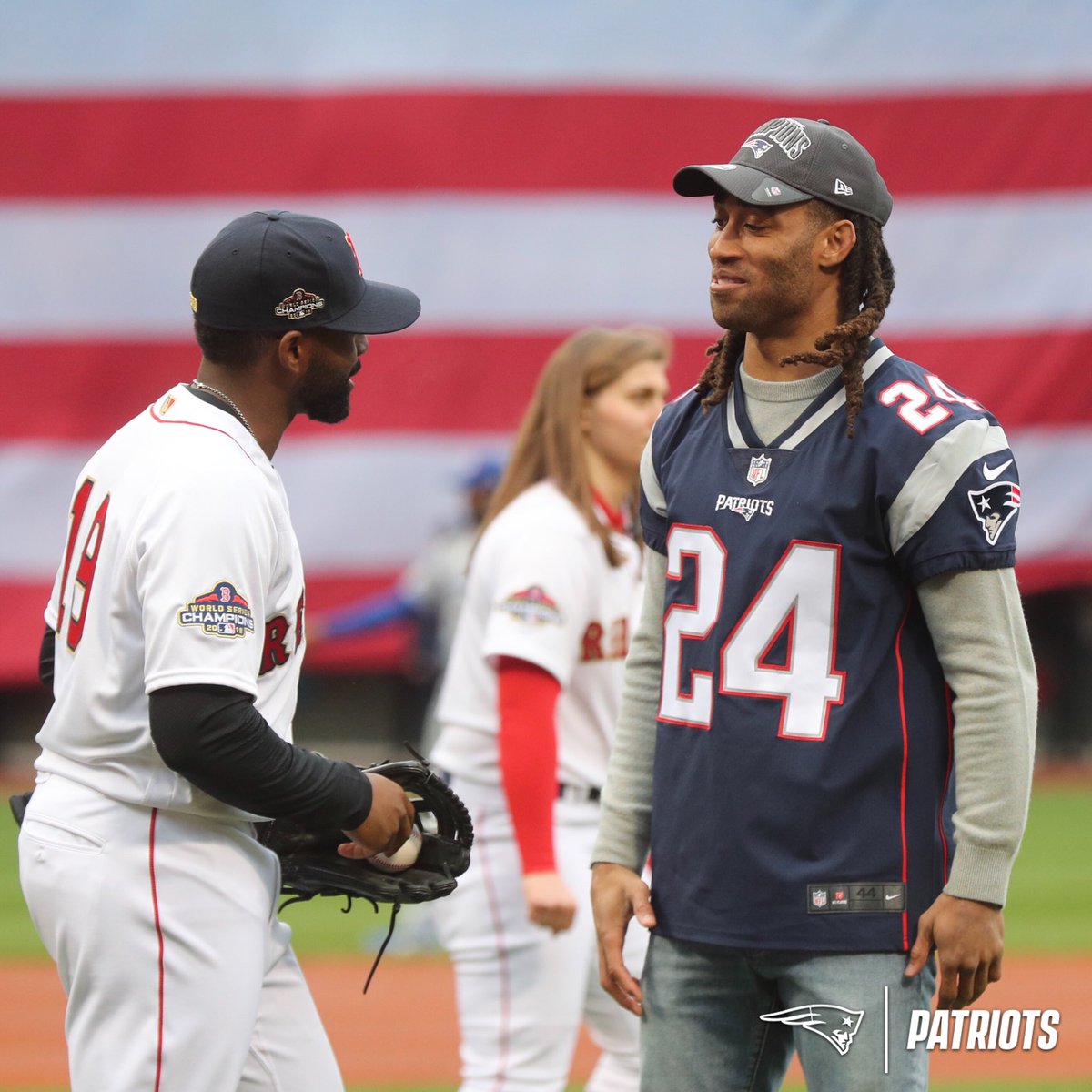Patriots's tweet photo. From @UofSC to Title Town. 

@BumpNrunGilm0re | @JackieBradleyJr https://t.co/YWJLjpX545
