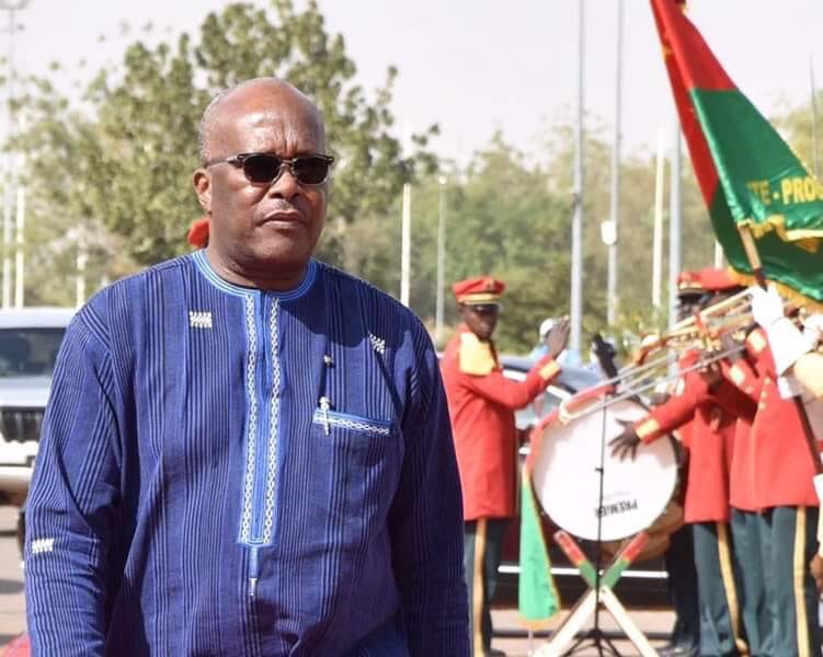 LookmannSawado1's tweet photo. Burkina : la dette de notre pays a atteint la de 3360 milliards dont 1460 contractés par le régime Kabore en trois années de gestion du pouvoir. Les 1900 autres sont mis sur le compte du régime Compaoré en 27 années. https://t.co/FM7wxV8M4v