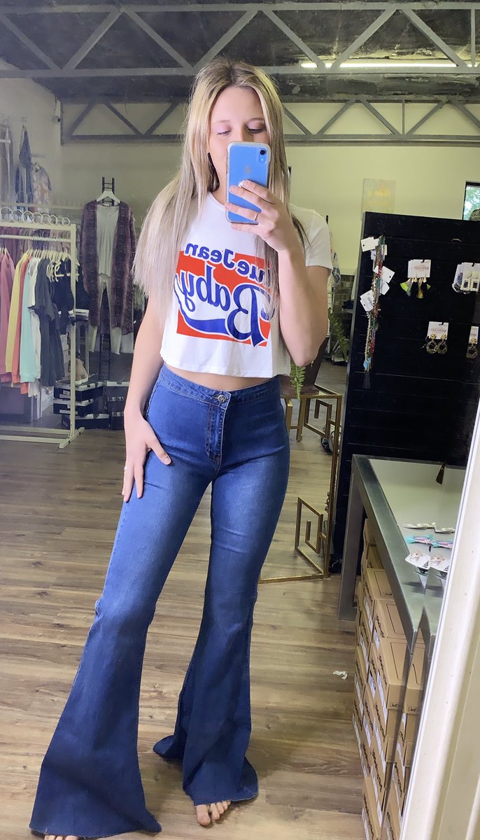 HaleyAshton12's tweet photo. Blue Jean baby 💁🏼‍♀️ #buddylove #comeshopwithme https://t.co/cZo9tL7Uag