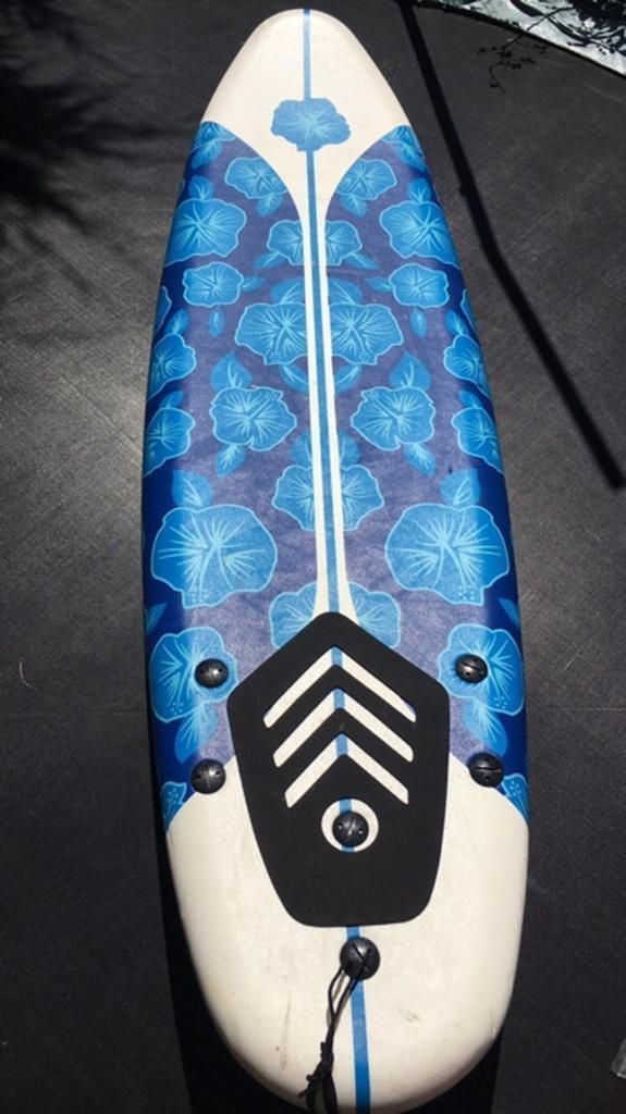 quickmarket123's tweet photo. Great deal for today. This surfboard for beginners is in great condition and is waiting for its new owner. 🌊🏄
If you are into surfing and you are still learning the basics, this board is great for you. More info here 👉 https://t.co/aYylyeSCNc
#surfing #quickmarket #surfboard https://t.co/fhTb72h7h0