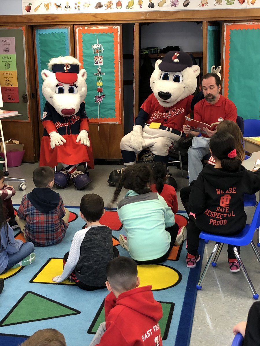 JacquiCoppa's tweet photo. The first graders truly loved Guest Reader Day! We had a special visit from Paws and Sox, thank you @PawSox for making our day! Of course the adults had some fun, too! #HennesseyRising #ReadingWeek @CossetteMiss https://t.co/GBzw1WV6dC