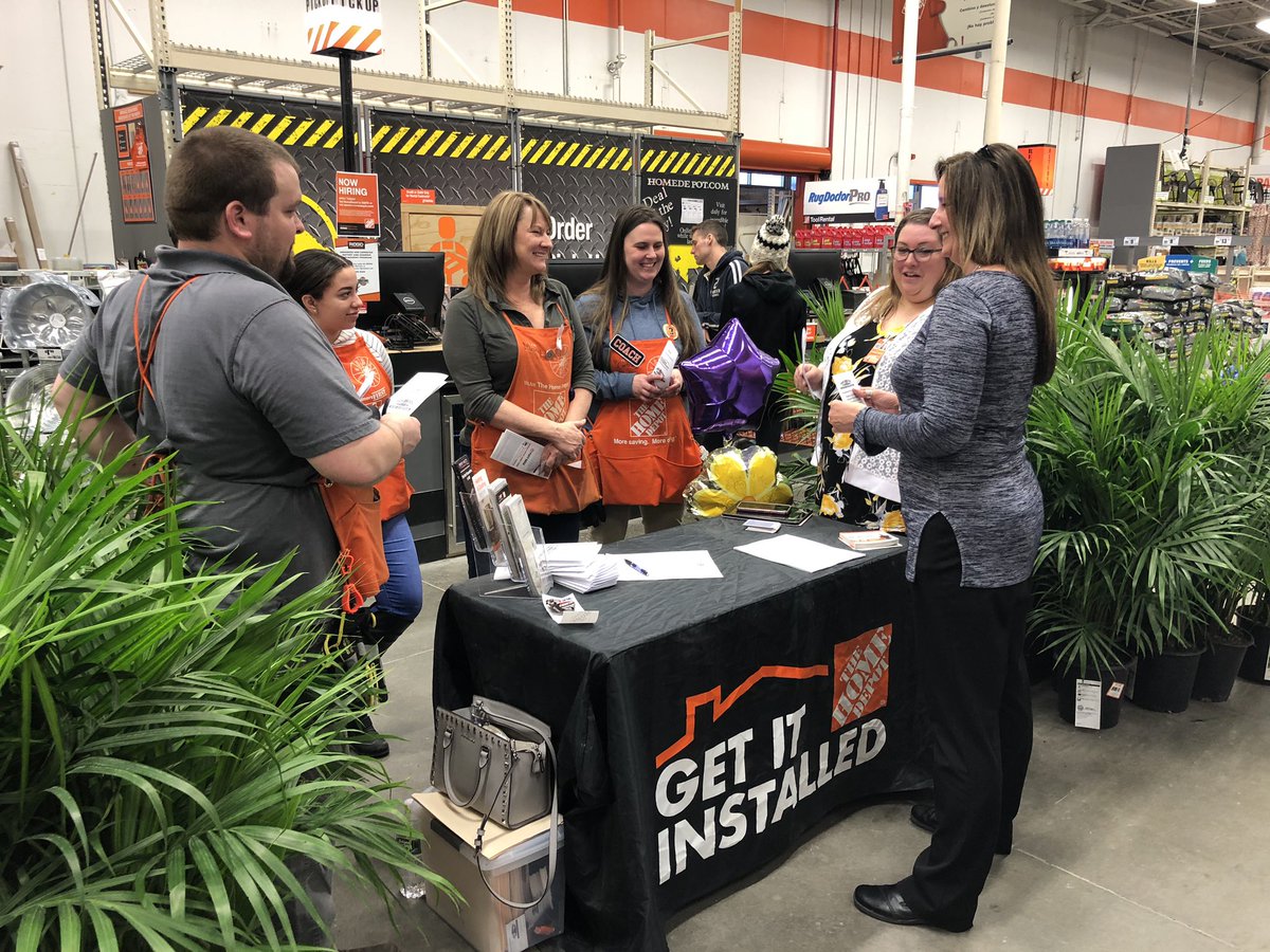 ReannaFiss's tweet photo. Fantastic engagement between associates and vendors today during our PK Poker event! 😃😃@SimiensykAdam @ChrisBosco12 @TylerHage https://t.co/3847rYvcyf