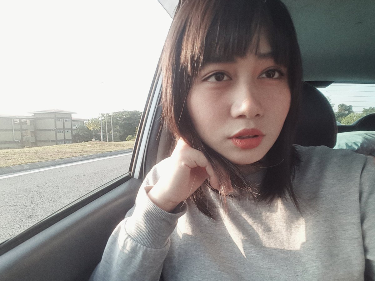 95HaniRazk's tweet photo. Mengapa kita asyik saja tak pernah bersatu selalu saja bertemu saat kau milik yg lain anjir 🍃 (cerita pasal duit aku) https://t.co/FsOXzqHLD2