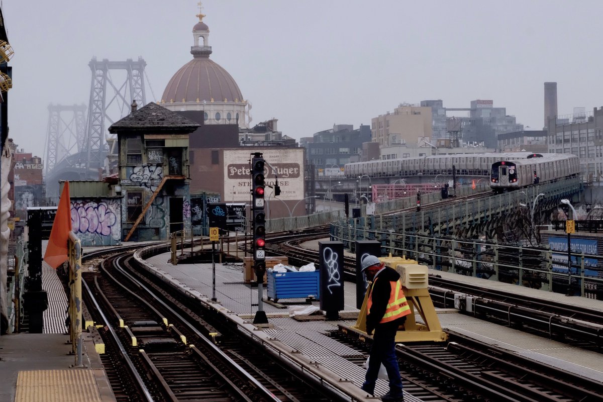 City Of New York The J Train En Route To Manhattan As Fog Set In Near The Williamsburg Bridge Today At Noon Inbrooklyn Waitingforthesun T Co Zwv6yrv9xm