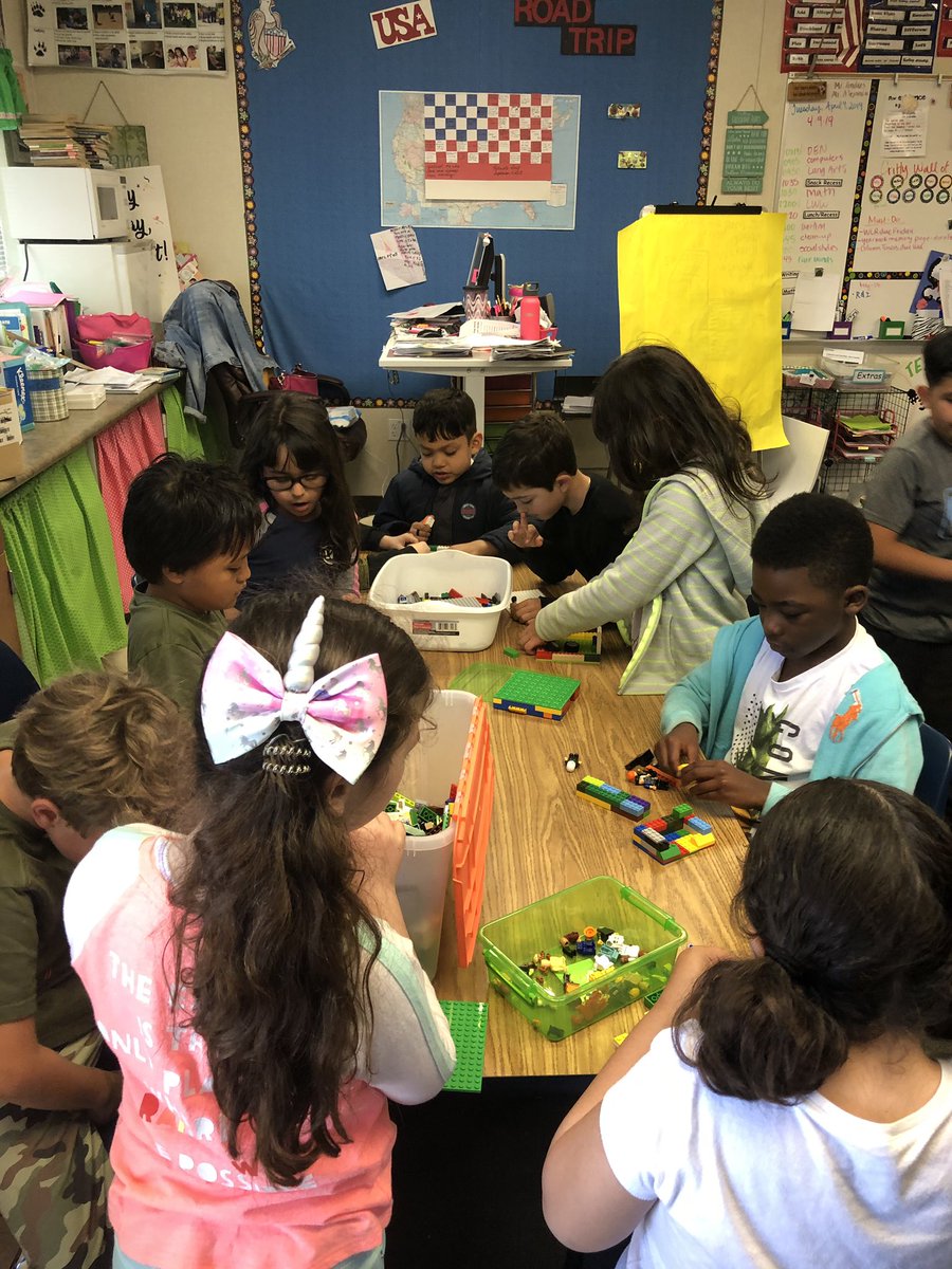 fab_ges's tweet image. Full house at lunchtime LEGO Club. Very creative designers at work. #ilikesubbingforLegoclub #ifitfallspickitup #samerules