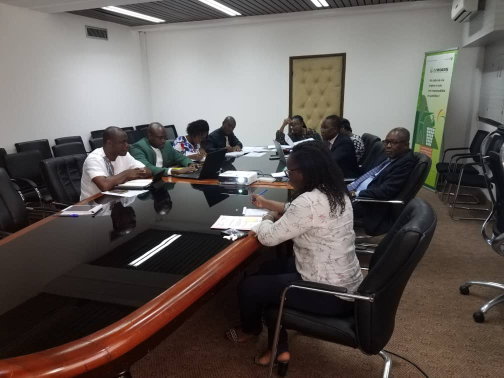 FORAVID_'s tweet photo. #FORAVID2019 Séance de travail avec la Cheffe de la Com, Mss les conseillers techniq, etc. de Mme Anne Désirée #OULOTO, Ministre de l'Assainissement et de la #Salubrité, CoPrésidente du Forum Africain des Villes Durables, prévu du 08-11 Mai à #Abidjan @MaimunahSharif @UNHABITAT https://t.co/nVUo9ASghh
