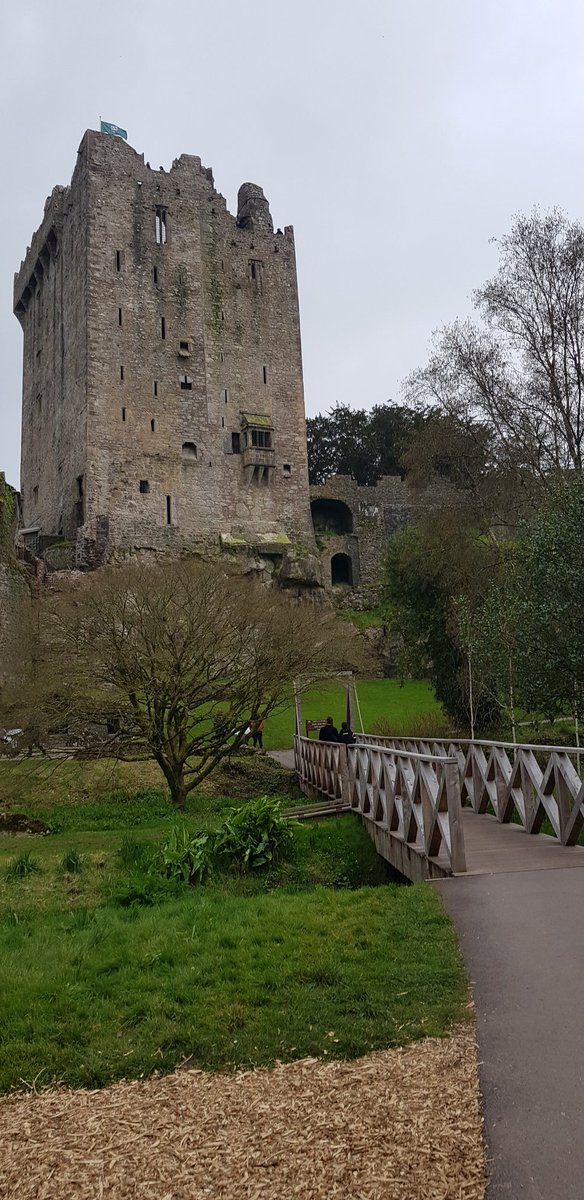 Clare_Pops's tweet photo. Blarney castle today in lovely Ireland! 💚 #Ireland #Blarney #blarneystone https://t.co/DuIV0bizGd