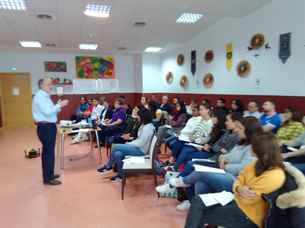 inclusionzurita's tweet photo. @IsmaelAMAS en #AmasdeCerca la reunión con #profesionales @GrupoAMAS #Mision #Contribucion #Compromiso #Familias https://t.co/TLdlB9FqhW