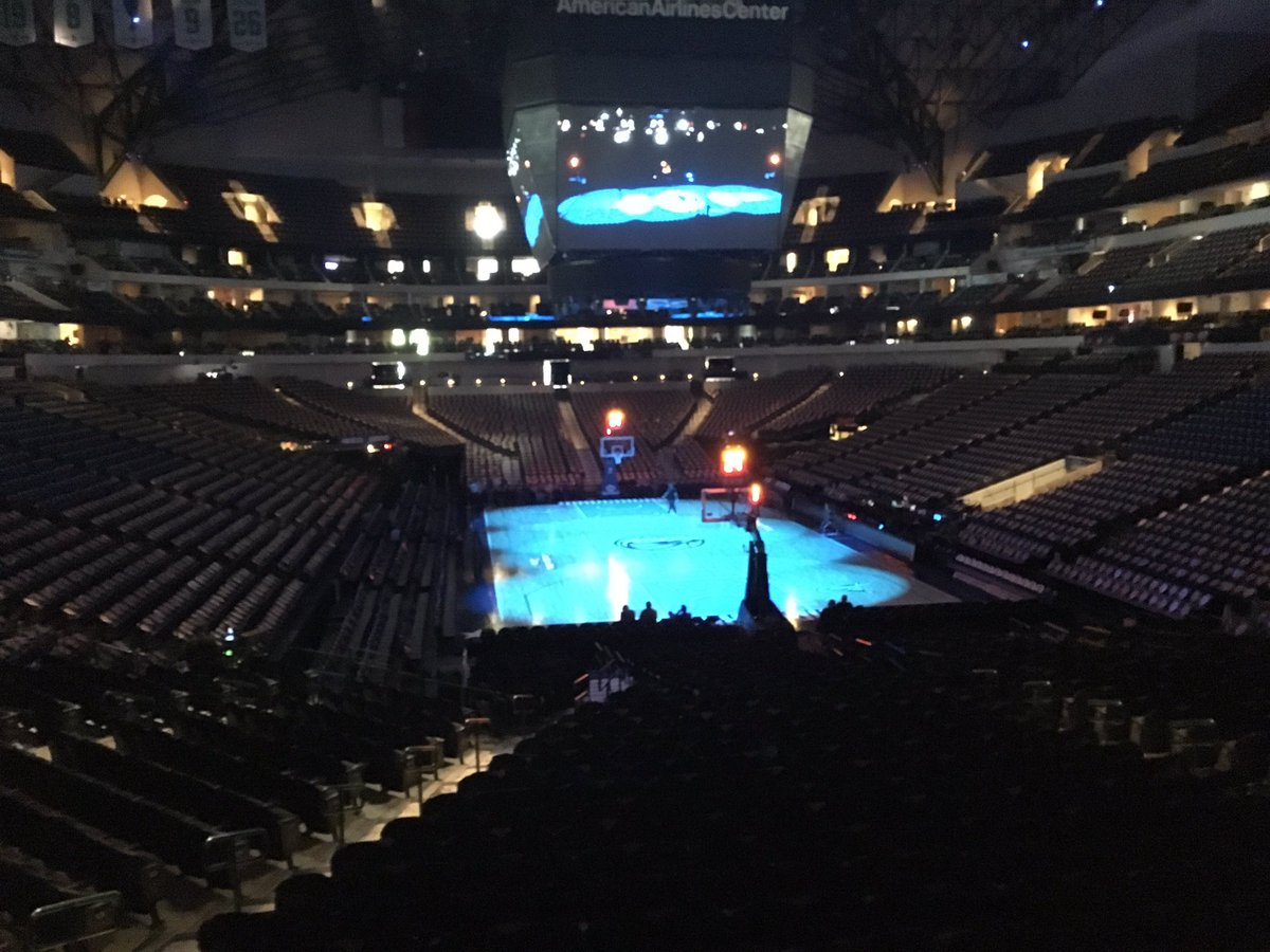 BKaplanFOX4's tweet photo. Eerie pregame at the AAC before Dirks last game? https://t.co/ICjuLUijrp