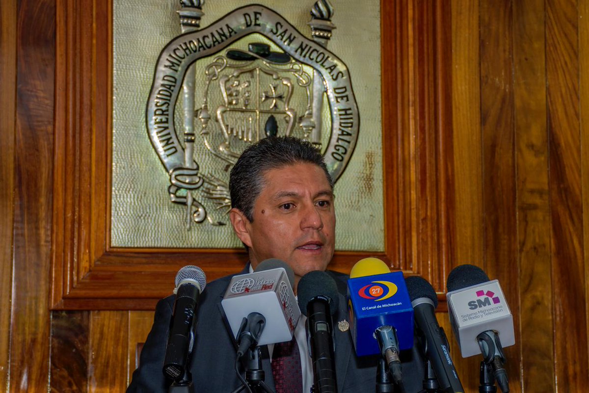 UMSNH_Oficial's tweet photo. Presentan nuevo portal web de la UMSNH que ofrece múltiples ventajas para toda la comunidad universitaria. A través de sus aplicaciones podrás tener a la mano toda la información que necesites. https://t.co/3BEuI6njo1