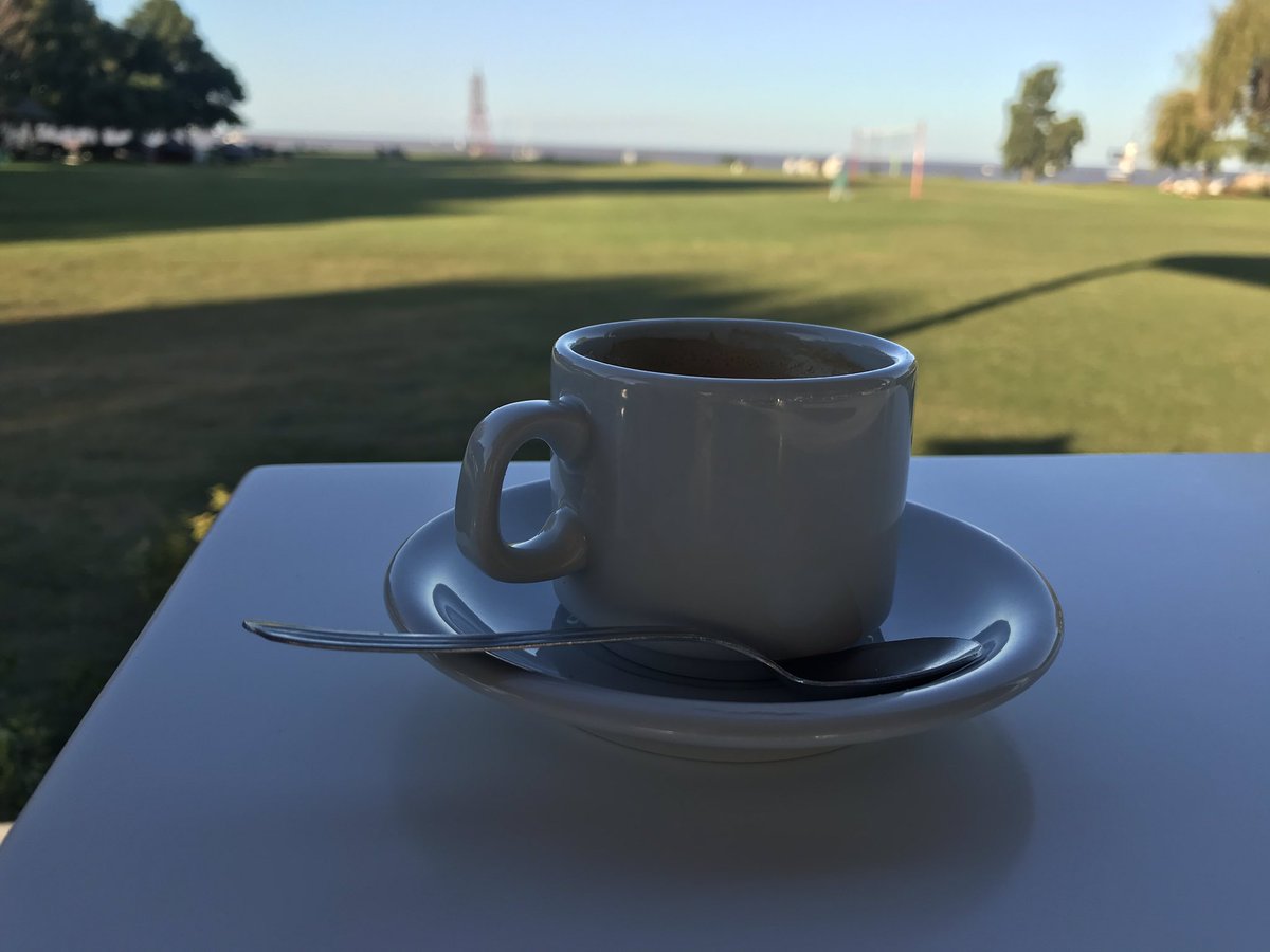 majogm's tweet photo. Superame el @momentocafecito frente al rio. https://t.co/Mxz5e9RnC1