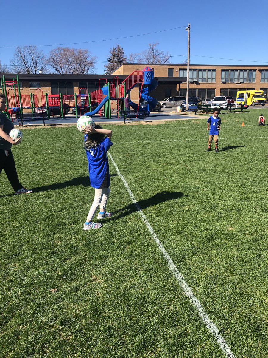 SCORESCleveland's tweet photo. Beautiful spring day to practice some soccer skills with our @NewtonDBakerArt juniors team!! #scorescle @CLEMetroSchools https://t.co/G8yxDyFX8Q