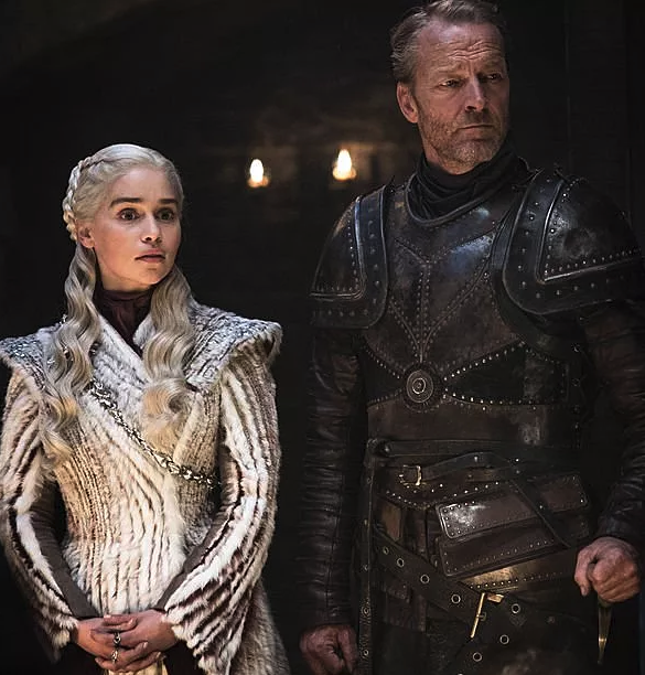 WiCnet's tweet photo. "What troubles you, Khaleesi?" “You know Jon’s sister, the short one? I swear to god I saw a HUMAN FACE in her bag.” https://t.co/bCor9GzH8K