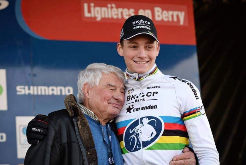 GDiGrazia's tweet photo. Cette photo est juste sublime.
Pour ceux qui ne savent pas: Raymond Poulidor comme un enfant dans les bras de son petit-fils MVDP. https://t.co/YWbdA4aSGN
