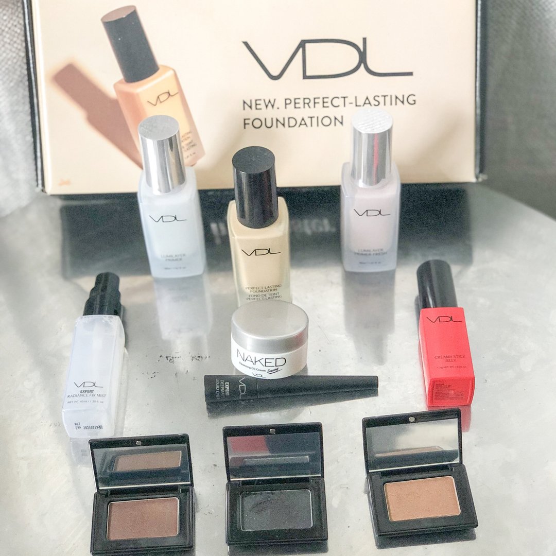 I just uploaded a video in conjunction with <a href="/InfluensterCA/">Influenster Canada</a> to review my AMAZING 11 product #complimentary box by VDL #Lumislayers m.youtube.com/watch?feature=…