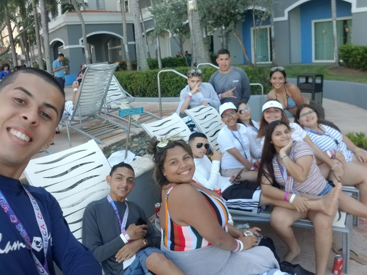 ONDAMUSICALPR's tweet photo. 2 día | Uno de los momentos que más se disfrutan.
Un ratito en la piscina, compartir con los candidatos y sus ideas.
@deca_pr #ReadyForIt
#DECA #ConvenciónDECA2019 #DECAPR
@DECAInc
Convención Estatal
de Educación Ocupacional y Técnica https://t.co/OuDdPVKLac