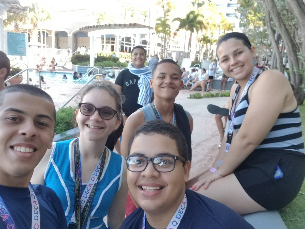ONDAMUSICALPR's tweet photo. 2 día | Uno de los momentos que más se disfrutan.
Un ratito en la piscina, compartir con los candidatos y sus ideas.
@deca_pr #ReadyForIt
#DECA #ConvenciónDECA2019 #DECAPR
@DECAInc
Convención Estatal
de Educación Ocupacional y Técnica https://t.co/OuDdPVKLac