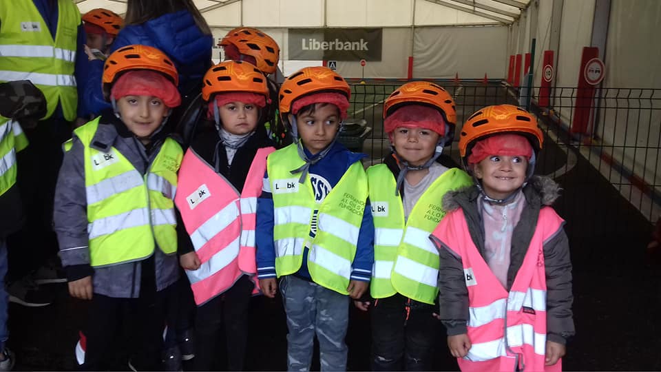 Hoy visitamos el museo de Fernando Alonso y nos dieron una clase de educación Vial. <a href="/cpravilesocci/">CPR Avilés Occidente</a>  <a href="/AytoAviles/">AytoAvilés</a> <a href="/lavozdeaviles/">La Voz de Avilés</a> <a href="/lanuevaespana/">La Nueva España</a>