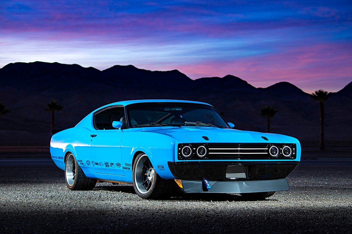 ForgelineWheels's tweet photo. Would you go downtown and buy a #DZCustoms #protouring #Mercury #Cyclone on #Forgeline #Rebel? Or two? https://t.co/f9TGaRz2bx https://t.co/XMqxbjg58O